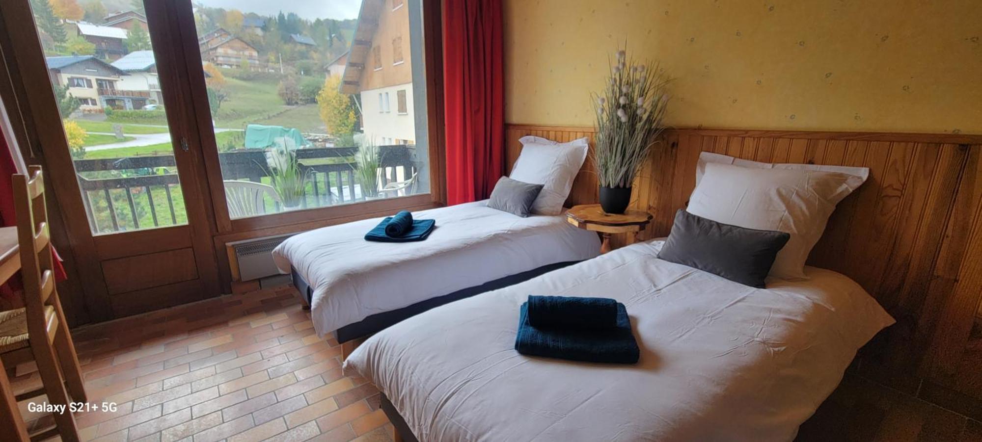 Hotel La Rua Albiez-Montrond Exterior foto